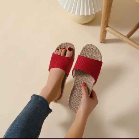 NEW!! Women's Trendy Red Pair of Beach Sandal Slides!! Always Open to Offers !! - Picture 9 of 12